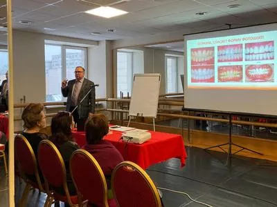 Шкала Vita для определения оттенка эмали.