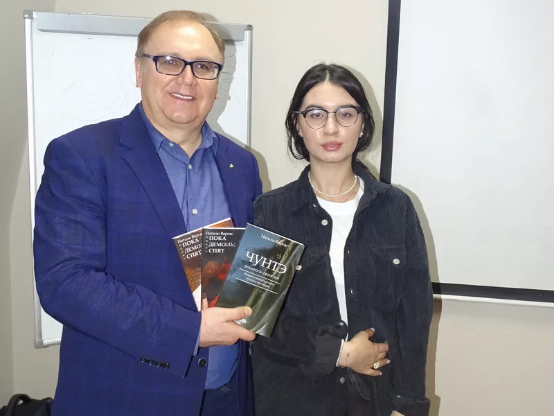 Памятные подарки участникам семинара по лазерной стоматологии