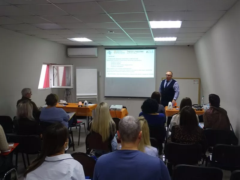 Участники семинара по применению диодных лазеров в стоматологии.
