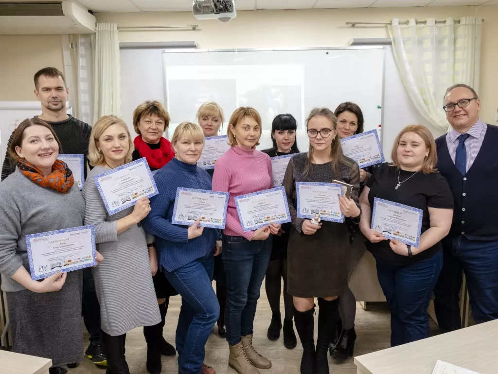 Вручение сертификатов.jpg